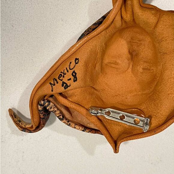 VTG Art to Wear Brooch Mexican Hand tooled Soft Leather Profile,Face, Pin,Ethnic - Picture 2 of 7